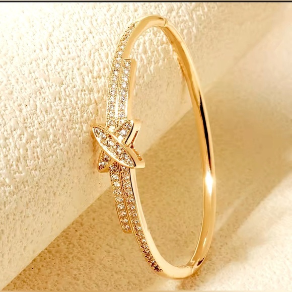 18K Gold X Criss Cross Link Bracelet Bangle Pave Diamond Inlay Inspired Stacking - Picture 3 of 6